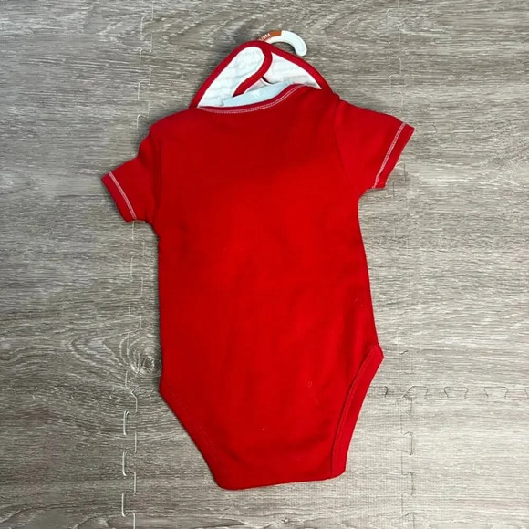 NWT Cincinnati Reds Infant Layette Set Bodysuit Bib Booties Unisex Red 6-9 Month - Picture 4 of 4